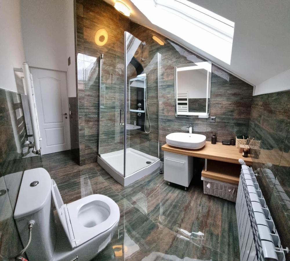 Attic 33 Apartment Campulung Moldovenesc Bagian luar foto