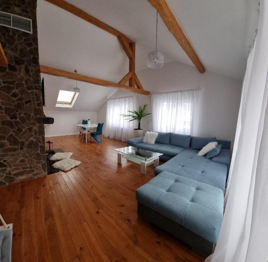 Attic 33 Apartment Campulung Moldovenesc Bagian luar foto