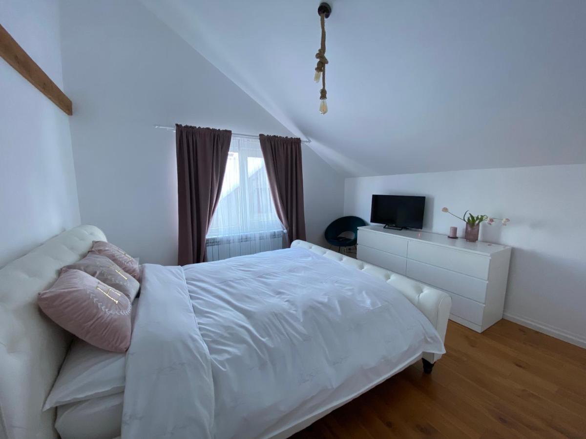 Attic 33 Apartment Campulung Moldovenesc Bagian luar foto
