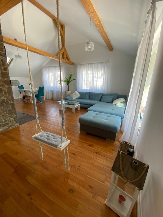 Attic 33 Apartment Campulung Moldovenesc Bagian luar foto