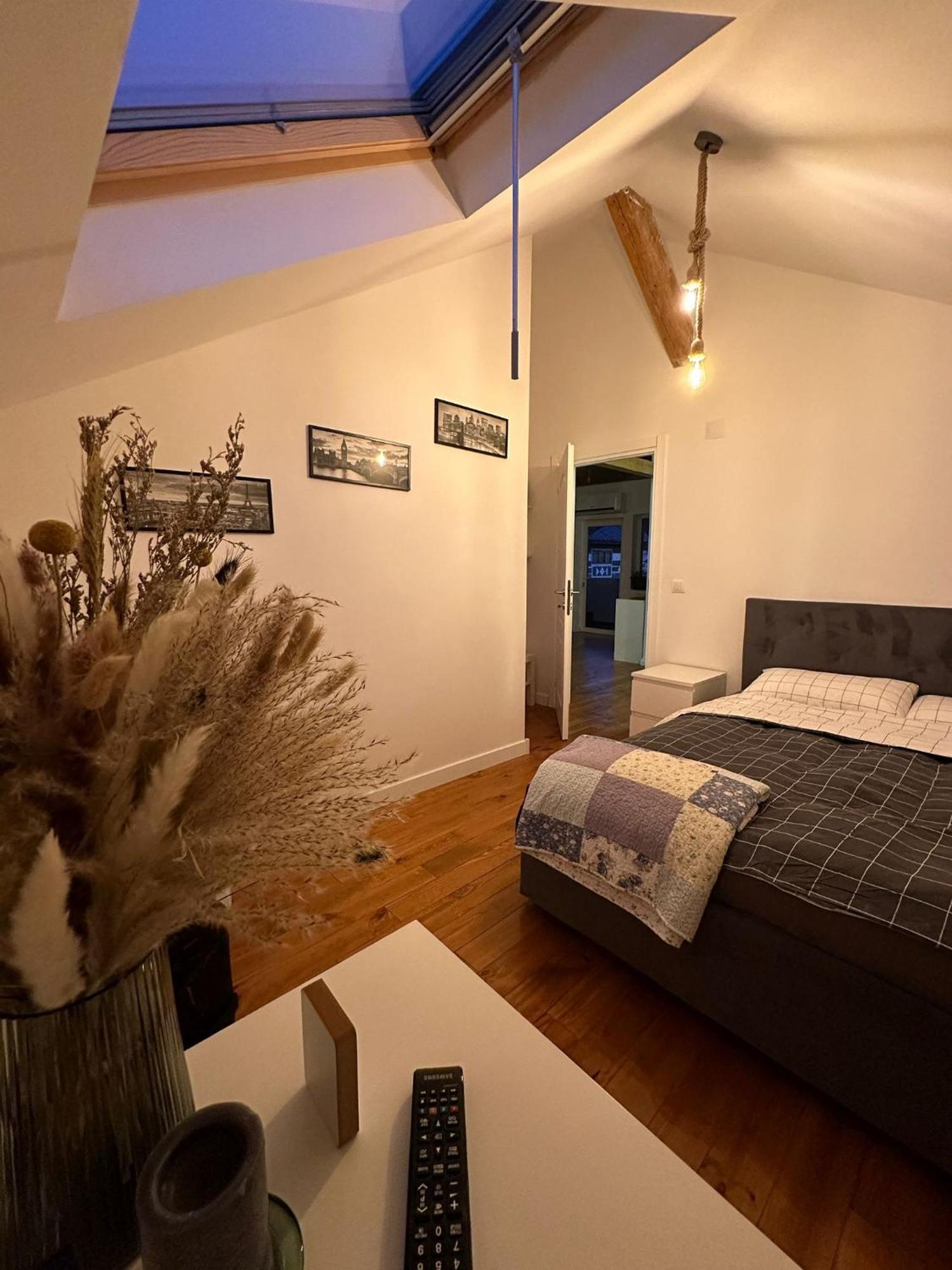 Attic 33 Apartment Campulung Moldovenesc Bagian luar foto