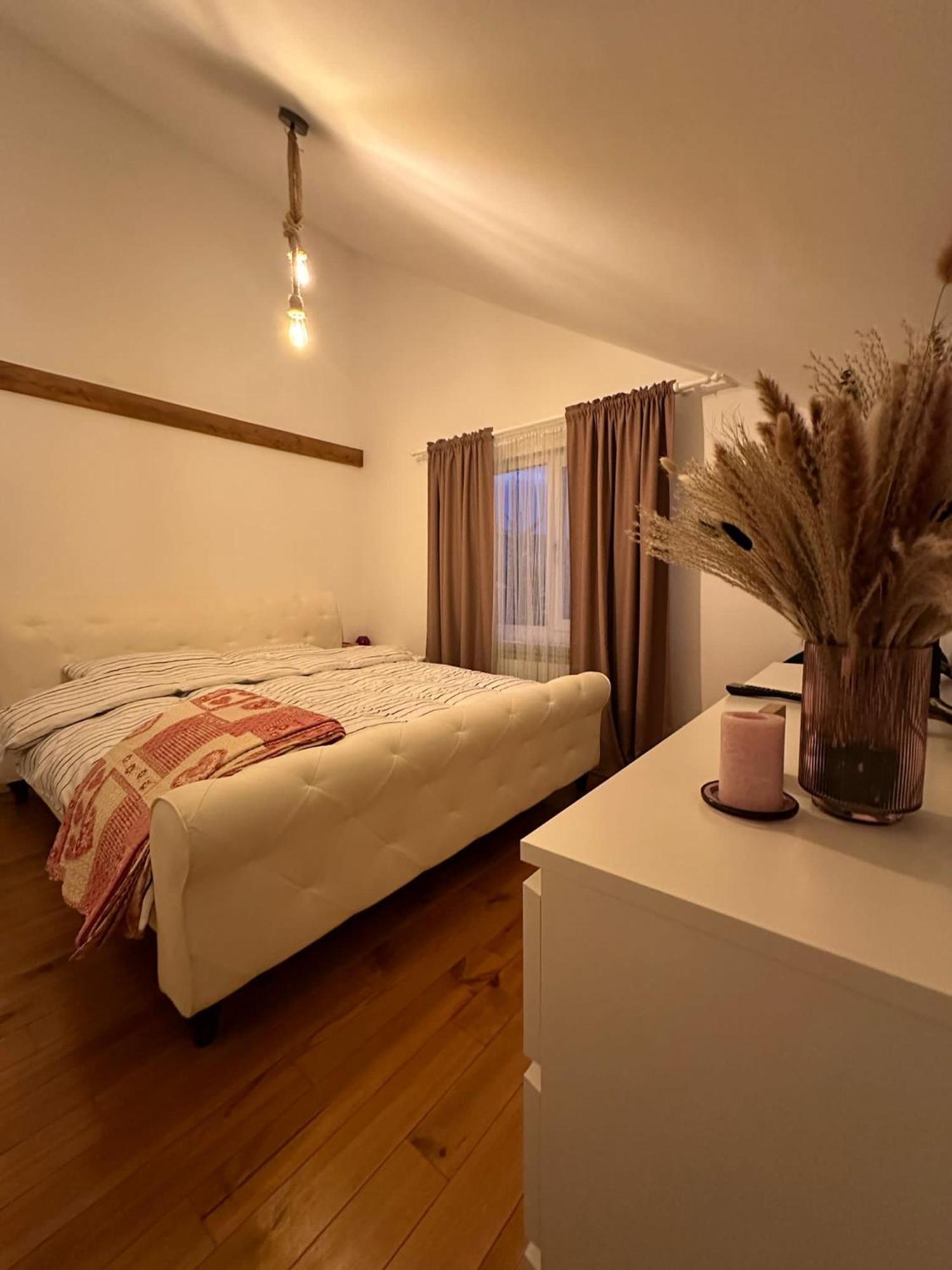 Attic 33 Apartment Campulung Moldovenesc Bagian luar foto