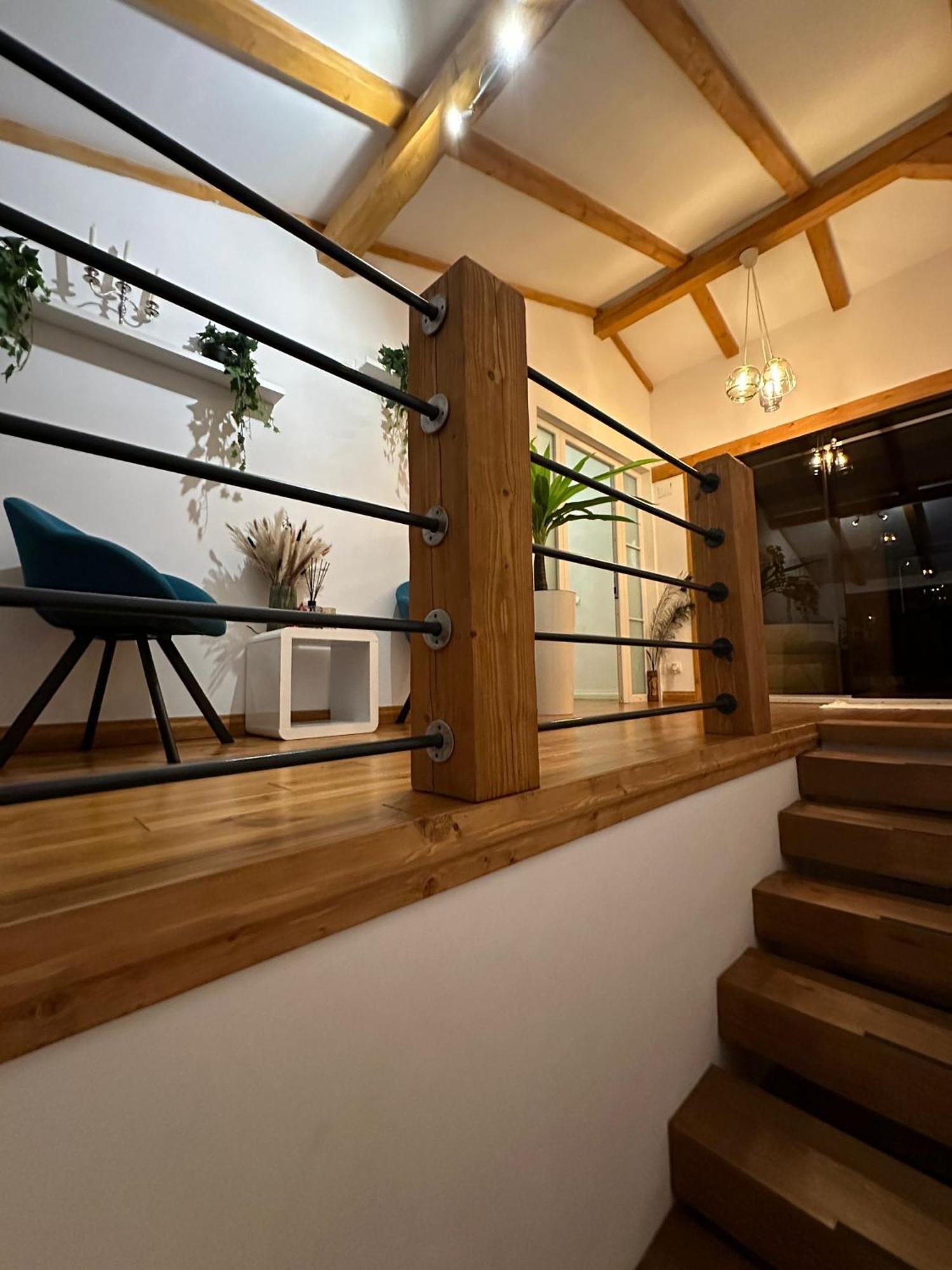 Attic 33 Apartment Campulung Moldovenesc Bagian luar foto